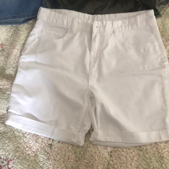 Shorts - Picture 9 of 15